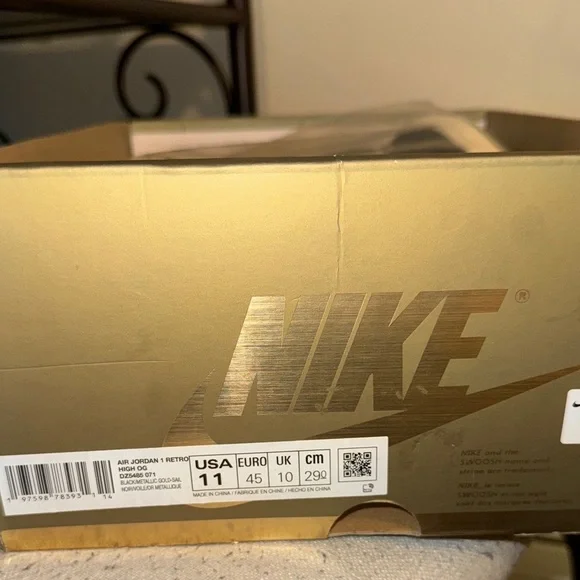 AIR JORDAN 1 RETRO
HIGH OG  Nike Gold Shoe Size 11 - Picture 3 of 10